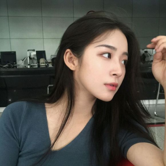 沧桑佛系长发成熟女生头像