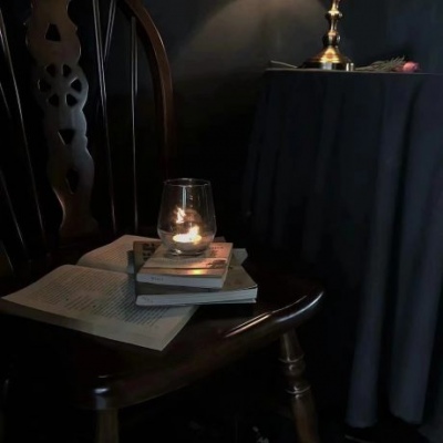 文艺暗黑色朋友圈配图