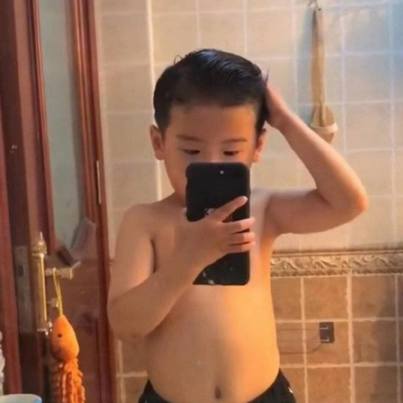 微信性感阳光二次元最潮暖男头像