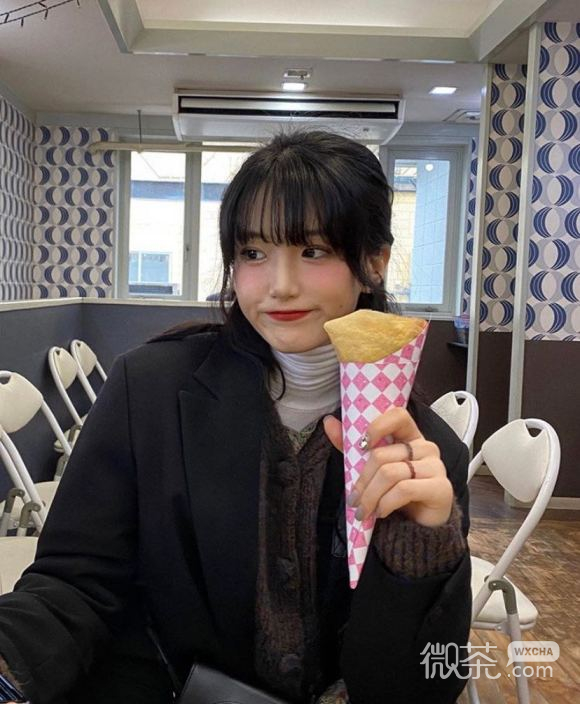 微信文艺长发成熟时尚女生头像