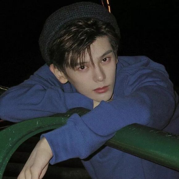 微信性感阳光二次元最潮暖男头像