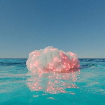 彩色梦幻云朵微信背景图