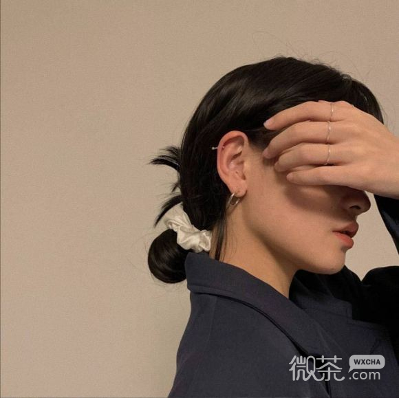 微信文艺长发成熟时尚女生头像
