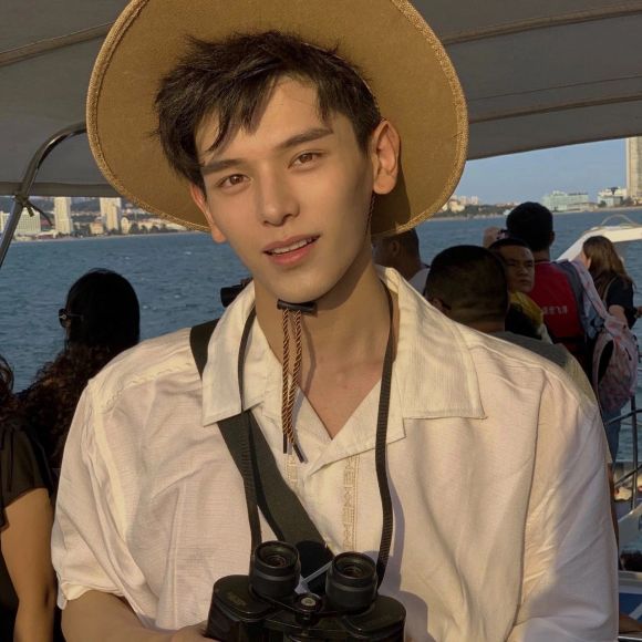 微信性感阳光二次元最潮暖男头像