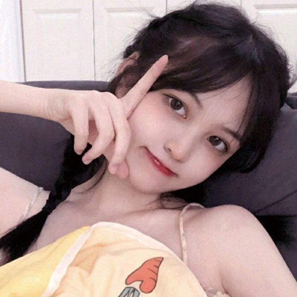 洒脱深沉长发微信女生头像