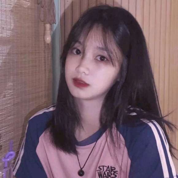 洒脱深沉长发微信女生头像