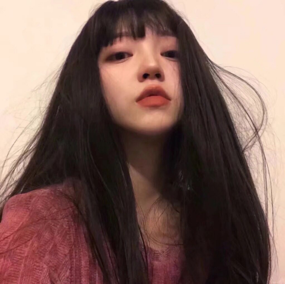 洒脱深沉长发微信女生头像