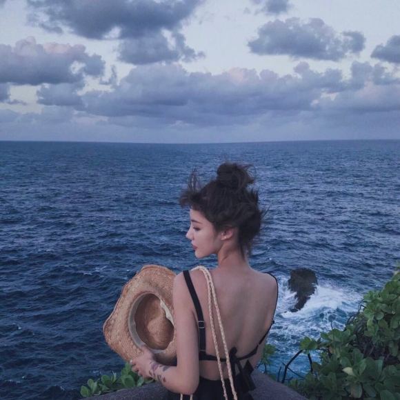 微信深沉成熟女生头像