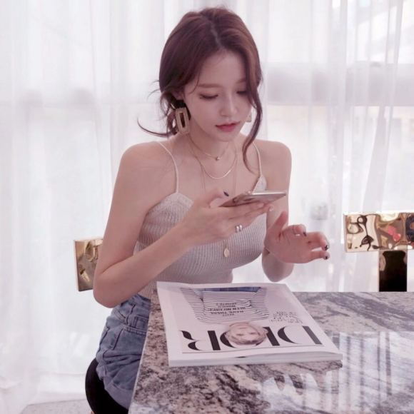 微信深沉成熟女生头像