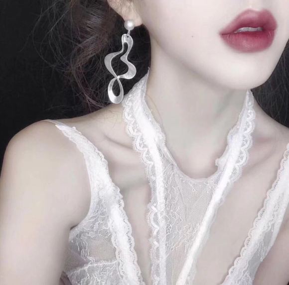 微信深沉成熟女生头像