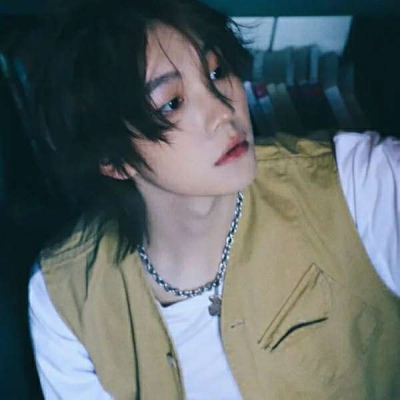 伤感意境深沉男生头像
