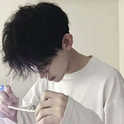 伤感意境深沉男生头像