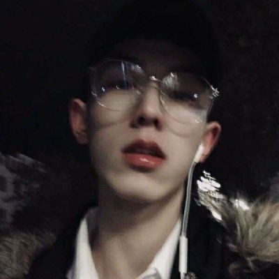 伤感意境深沉男生头像