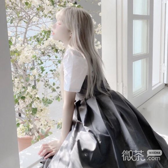 成熟文艺深沉阳光女生头像