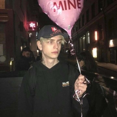 成熟伤感文艺范男生头像