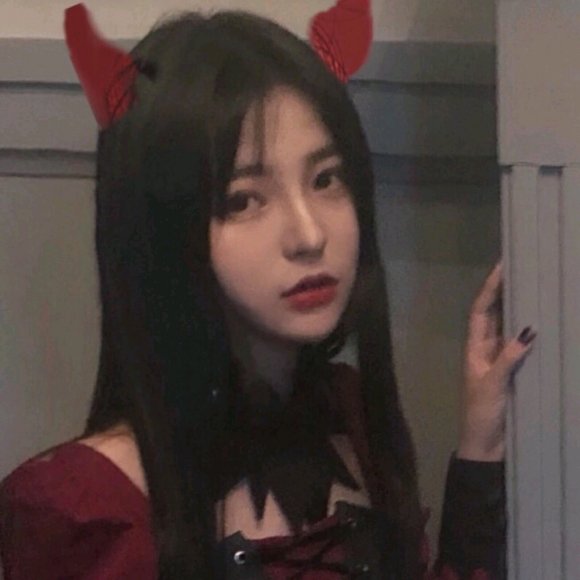 文艺最潮洒脱阳光女生头像