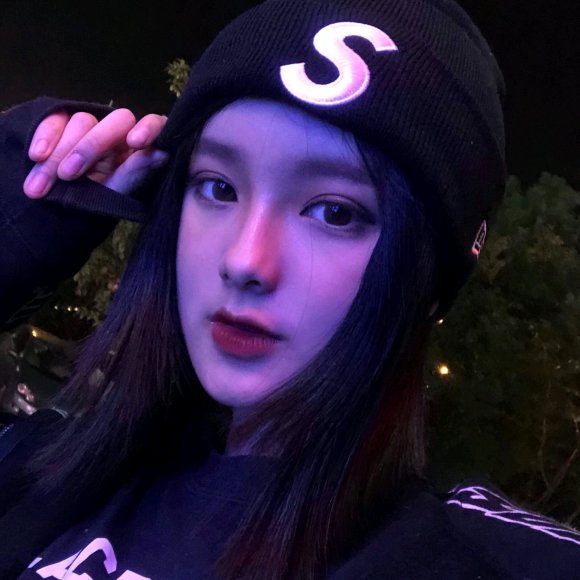 文艺最潮洒脱阳光女生头像