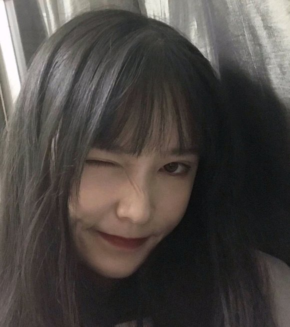 文艺最潮洒脱阳光女生头像