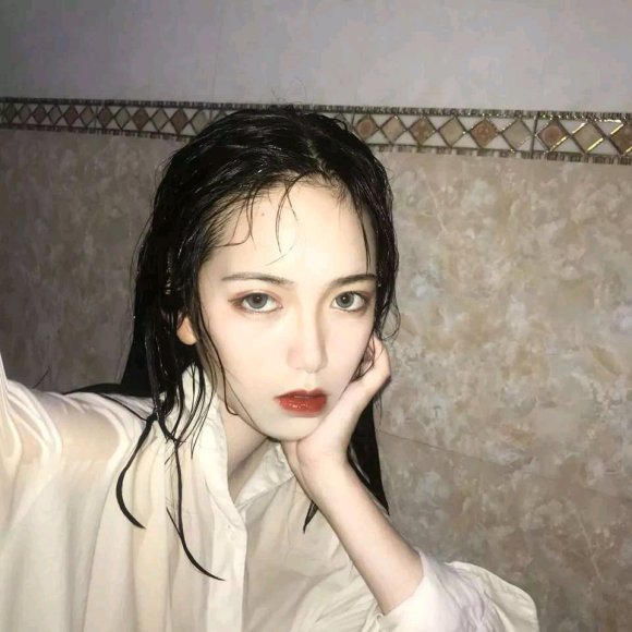 文艺最潮洒脱阳光女生头像