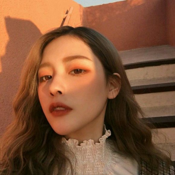 文艺最潮洒脱阳光女生头像