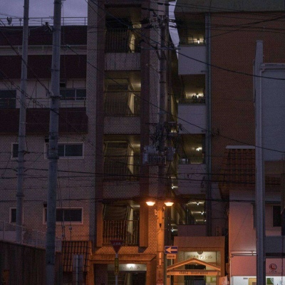 暗色系街景唯美背景图