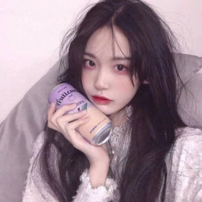 微信阳光女神长发女生头像