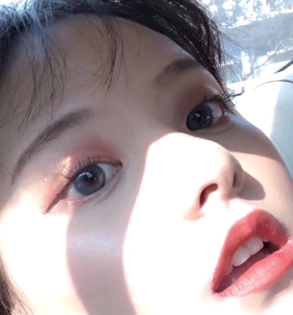 文艺最潮洒脱阳光女生头像