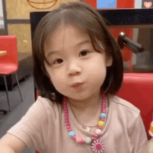 萌娃金雪吃芝士表情包动图