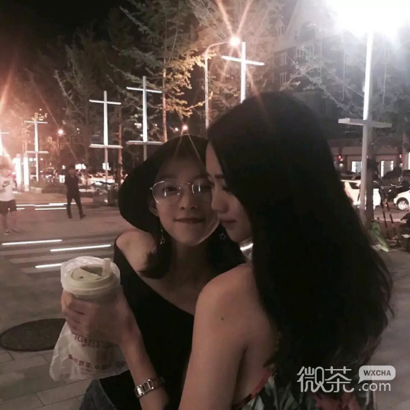 俏皮文艺深沉女生头像
