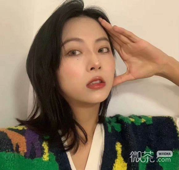 洒脱文艺长发微信女生头像