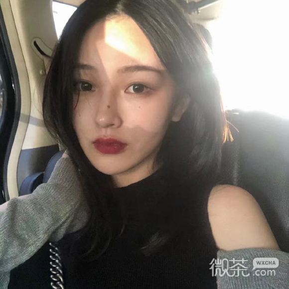 洒脱文艺长发微信女生头像