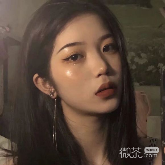 洒脱文艺长发微信女生头像