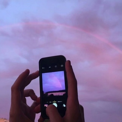 个性梦幻唯美紫色天空背景图