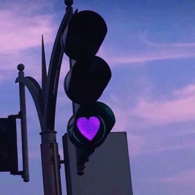 个性梦幻唯美紫色天空背景图