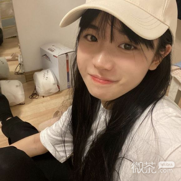 微信长发洒脱女生头像