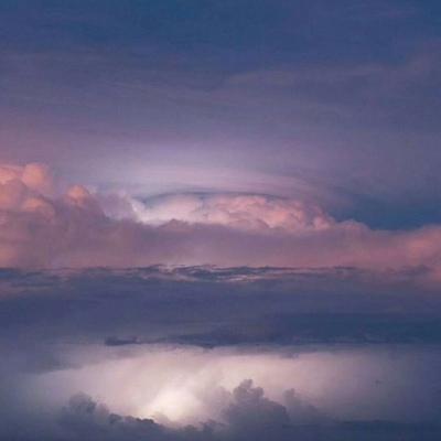 个性梦幻唯美紫色天空背景图