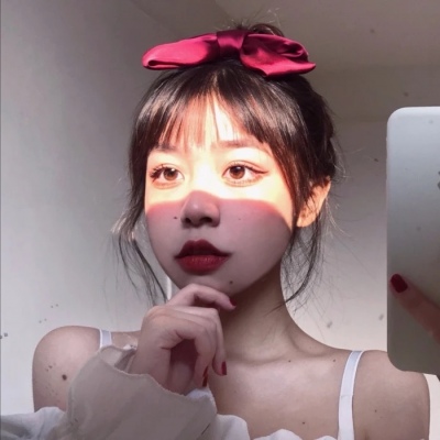 病女高冷搞怪女生头像
