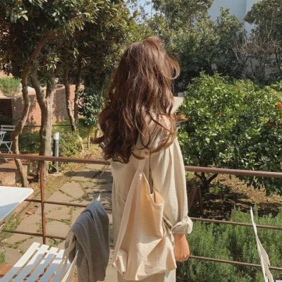 病女高冷搞怪女生头像