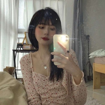 病女高冷搞怪女生头像