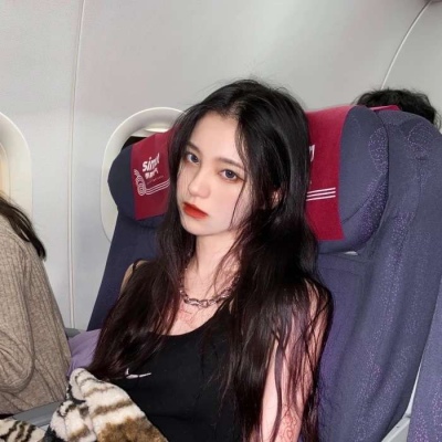 病女高冷搞怪女生头像