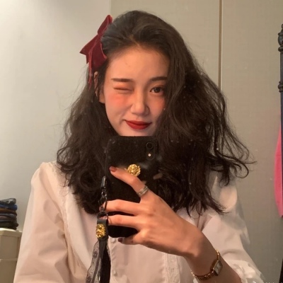病女高冷搞怪女生头像