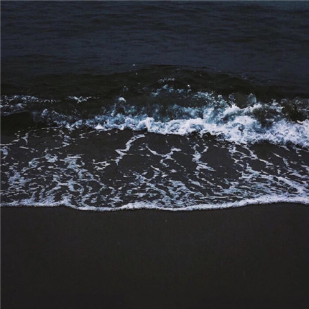 黑色系ins最潮微信朋友圈配图