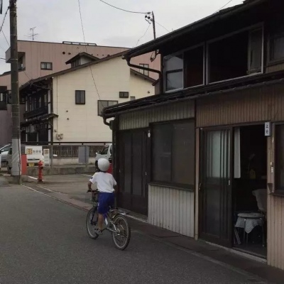 日本小古镇街道房间复古背景图