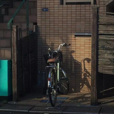 日本小古镇街道房间复古背景图