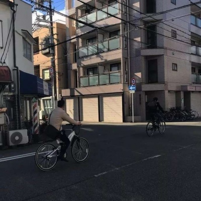 日本小古镇街道房间复古背景图