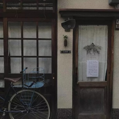 日本小古镇街道房间复古背景图