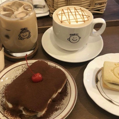 唯美可爱吃食物背景图