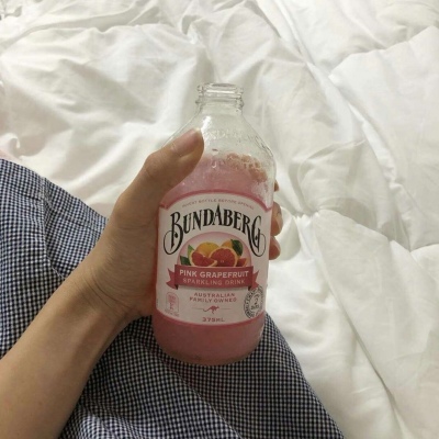 唯美可爱吃食物背景图