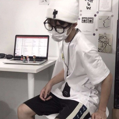 高冷文艺范成熟男生头像