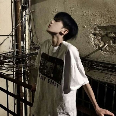 伤感颓废深沉男生头像